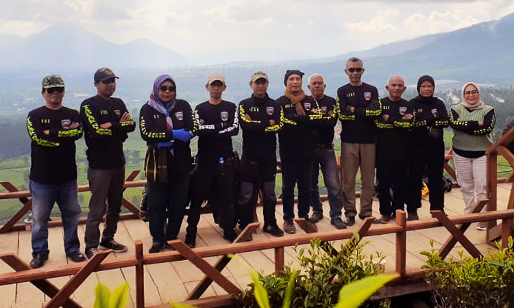 Klub Motor “Tapak Nikreuh Bikers” (TNB) saat berkunjung ke Pengalengan pada 9 Juli 2023