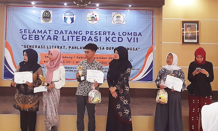 Foto para peserta yang berhasil menjadi juara dalam ajang Gebyar Literasi KDC VII Jawa Barat 2023 - (Sumber: Rose/PMN)