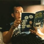 Ilustrasi: Membaca buku - (Sumber: Koleksi pribadi almarhum Tantyo Adji Pramudyo)