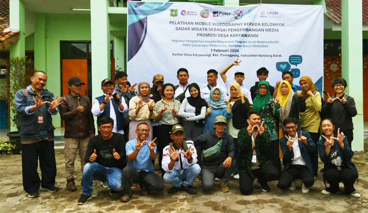 Foto bersama para peserta pelatihan mobile videografi di Desa karyawangi pada Rabu, 7 Februari 2024