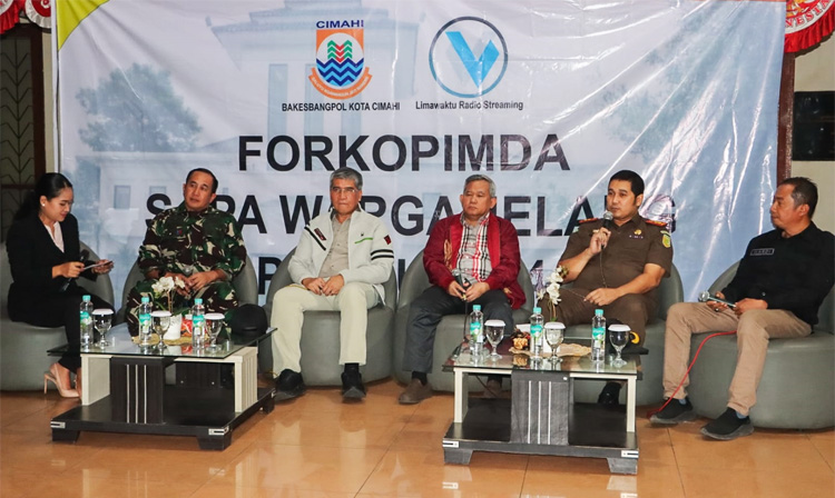 PJ. Wali Kota Cimahi bersama Forkopimda Kota Cimahi melakukan dengan pendapat dengan warga Cimahi terkait Pemilu 2024 - (Sumber: Humas Pemkot Cimahi)