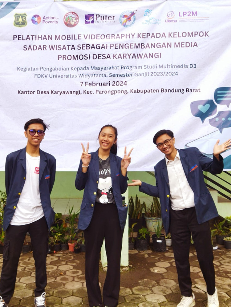 Mahasiswa Program Studi D3 DKV   hadir dalam Pelatihan Mobile Videografi kepada Masyarakat dan Calon Pengurus Kelompok Sadar Wisata untuk Pengembangan Media Promosi Potensi Wisata Desa Karyawang