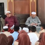 Dari kiri ke kanan: Prof. Dr. Syiakh Muraweh. Ustad Hirbabul lubab. dan KH Ahmad Shabrina Lubis saat memberikan kajian hadis - (Sumber: N. Salbiah/BJN)