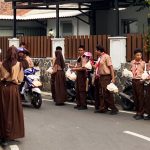 Pasukan ScoutOne SMPN 1 Cimahi berbagi takjil