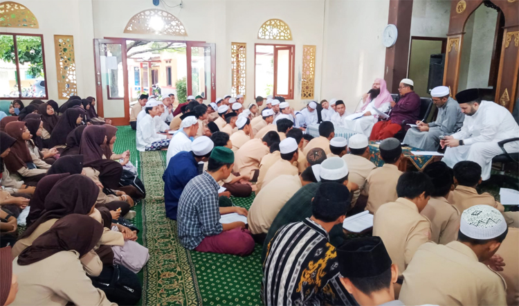 Antusias siswa dan siswi peserta Sanlat saat mengikuti kajian 40 Hadis Alqudsi bersama Prof.Dr syiakh Muraweh