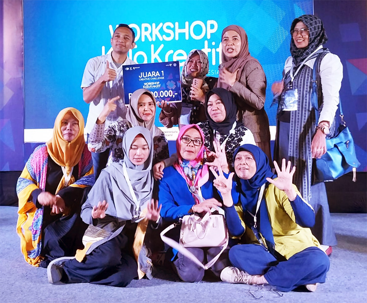 Tim Kelompok 8 yang berhasil meraih Juara I Creative Challenge acara Workshop “KaTa Kreatif Kabupaten/Kota Kreatif Indonesia“ tahun 2024 di Alam Wisata Cimahi - (Sumber: Febri/BJN) 