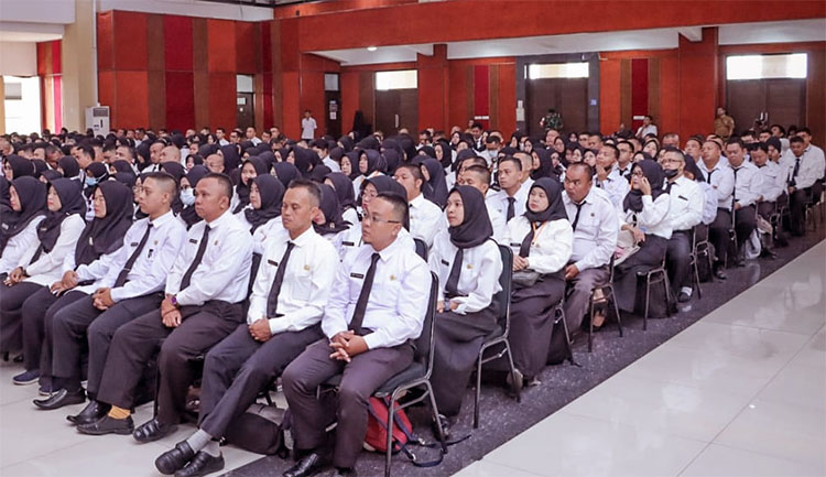 Para peserta orientasi PPPK di Cimahi Technopark, Kota Cimahi ketika sedang menerima materi pelajaran dari Pj. Wali Kota Cimahi, Dicky Saromi - (Sumber: Humas Pemkot Cimahi)