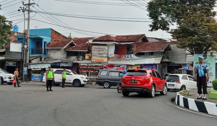 Suasana Pelaksanaan Operas Ketupat Lodaya 2024 di Bundaran Suci, Kabupaten Garut