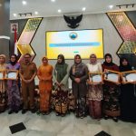 10 Wanita berprestasi penerima Penghargaan dari GOW Kabupaten Garut pada peringatan Hari Kartini ke-145 dan HUT GOW ke-70 di Gedung Pendopo Kabupaten Garut