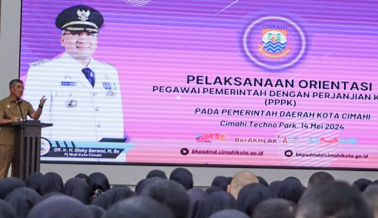 Pj. Wali Kota Cimahi, Dicky Saromi saat memberikan sambutan dalam acara orientasi PPPK di Cimahi Technopark, Kota CImahi - (Sumber: Humas Pemkot Cimahi)