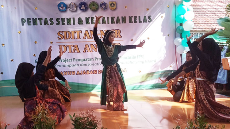 cara Pentas Seni dan Kenaikan Kelas SDIT Annur Ciseeng Kabupaten Bogor