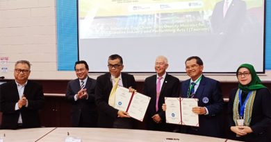 Penandatangan MoU antara STIEPAR YAPARI dengan i-CATS University Sarawak Malaysia