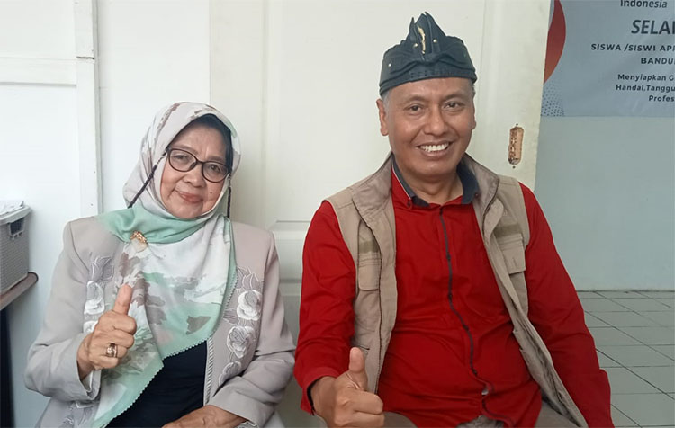 Marie Sumarni (penulis) bersama Pemred Berita Jabar News (BJN)