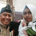 Penulis dan Ricka Amelia (kanan), Remaja Wanita Disabilitas Cerebral Palsy Asal Kota Cimahi - (Sumber: Arie/BJN)