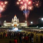 Ilustrasi: Pesta perayaan malam tahun baru di Indonesia - (Sumber: Meta AI)