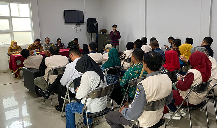 Suasana Ruang Aula Kelurahan Jatihandap tempat pelantikan RT/RW - (Sumber: Krisna/BJN)