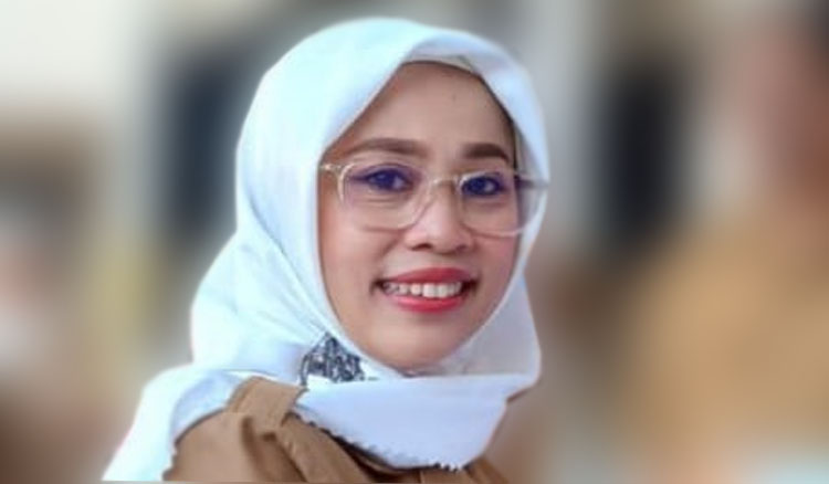 Kepala SMP Negeri 10 Cimahi, Dewi Ratna Komarawati Surya, S.Pd., M.Pd.