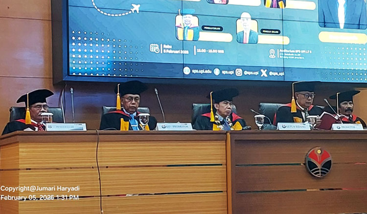 Para penguji Usep Soepudin pada sidang promosi Doktor Sekolah Pascasarjana Universitas Pendidikan Indonesia (UPI) yang diselenggarakan di Auditorium LT. 5 Gd. Sekolah Pascasarjana UPI pada 5 Februari 2025 - (Sumber: Arie/BJN)