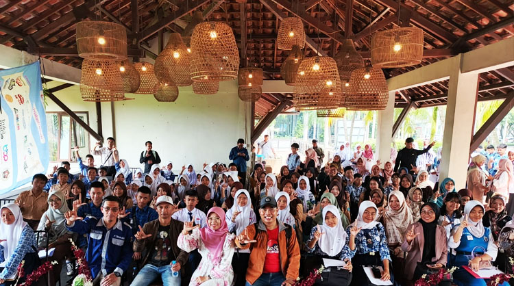 Suasana acara pembukaan acara Festival Literasi dan Buku Murah yang berlangsung di Bale Pare, Kota Baru Parahyangan, Kabupaten Bandung Barat - (Sumber: Rohman/BJN)