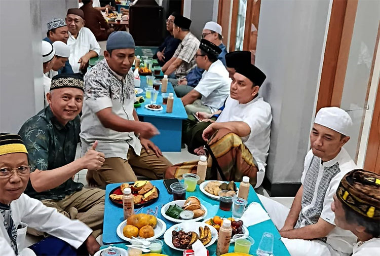 uka Puasa Bersama Silaturahim Warga RW10 Kompleks Duta Harapan, Bekasi Utara - (Sumber: Sunar/BJN)