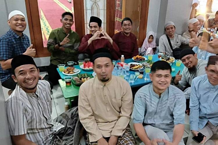 Buka Puasa Bersama Silaturahim Warga RW10 Kompleks Duta Harapan, Bekasi Utara - (Sumber: Sunar/BJN)