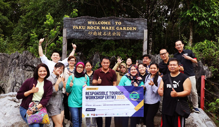 Kunjungan Peserta Workshop ke Paku Rock Maze Garden (Sarawak- Malaysia)