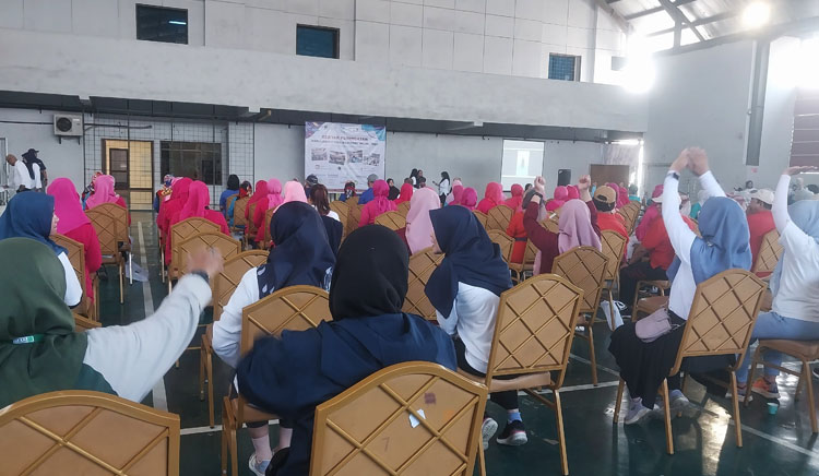 Para peserta Gebyar Peringatan Hari Lansia Nasional di YARSI Jakarta