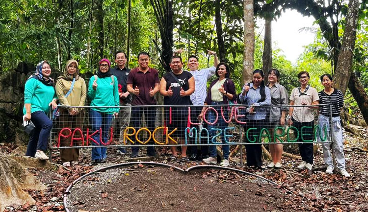 Kunjungan Peserta Workshop ke Paku Rock Maze Garden (Sarawak- Malaysia)
