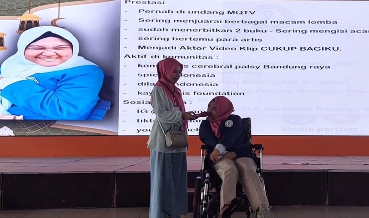 Penampilanku saat membawakan puisi berjudul “Anugerah dari Tuhan" - (Sumber: Ericka/BJN)