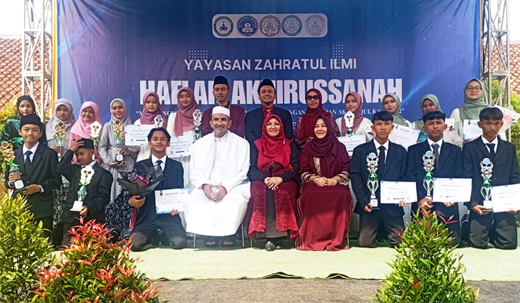 Haflah akhirussunah Pondok Pesantren Annur, Ciseeng, Kabupaten Bogor - (Sumber: Neneng Salbiah/BJN)