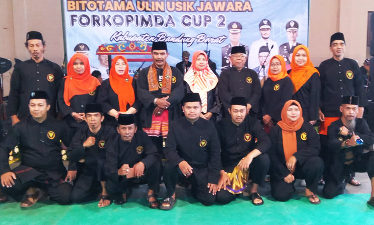 Para panitia dari paguron masing masing yang hadir dalam acara Forkopimda Cup 2 - Villa Bunga Bandung Barat - (Sumber: Euis/BJN)