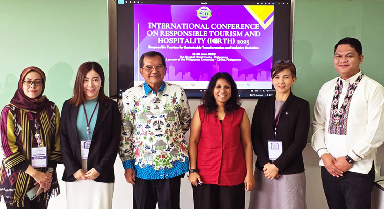 Ketua bersama para peserta ICRTH dari beberapa negara