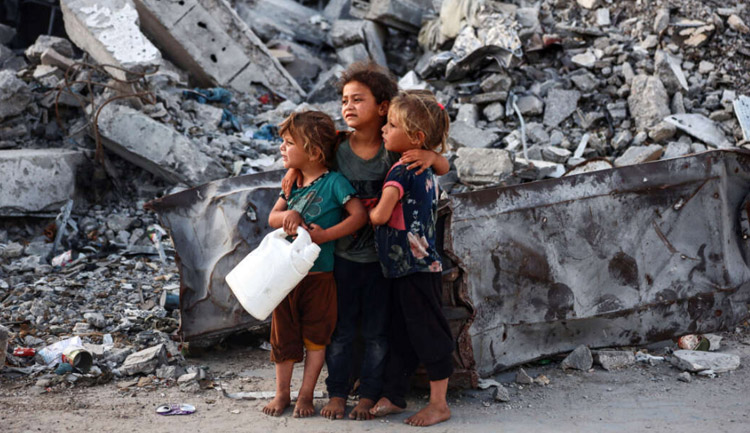 Anak-anak terlantar korban keganasan Zionis di Gaza - (Sumber: truthout.org/Getty Images)