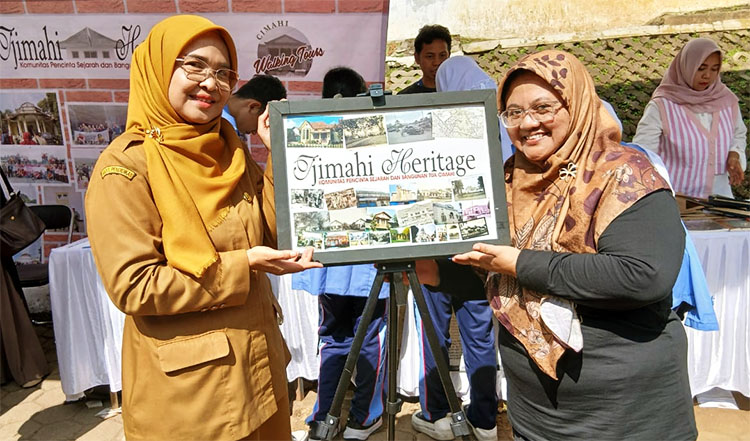 Saya mewakili Komunitas Tjimahi Heritage hadir dalam acara Festival Literasi Anak Hebat Kota CImah 2025 - (Sumber: Koleksi pribadi)