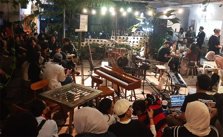 Suasana Jazz Night di Ruang Putih