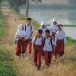 Ilustrasi: Anak SD pergi ke sekolah - (Sumber: Ujang Ubed Hidayat/Pexels