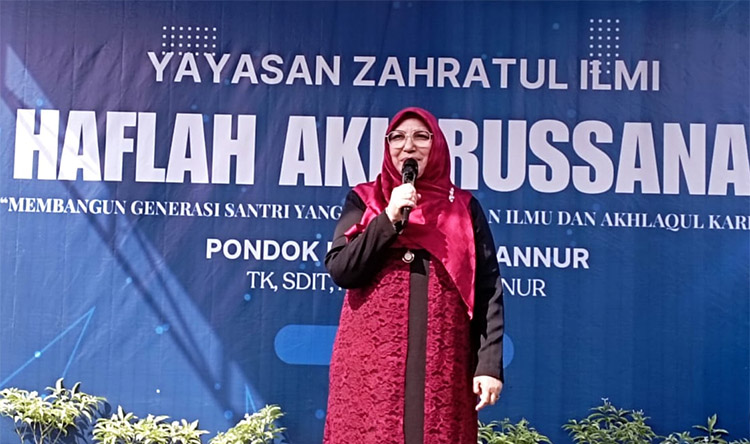 Prof.Dr.Hj. Amany Lubis., M.A. (Guru Besar UIN Jakarta/Pendiri Yayasan Zahratul Ilmi)
