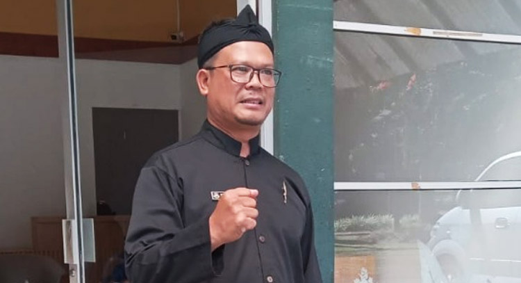 Kepala Desa Ciwaruga, Kecamatan Parongpong, Kabupaten Bandung Barat, Dadang Carmana - (Sumber: Euis/BJN)