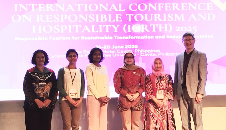 Dosen STIEPAR YAPARI, Titing Kartika, S.Pd., M.M., MBA., Tourism (ketiga dari kanan) ketika menerima penghargaan sebagai penerima Commended Paper di ICRTH 2025 di Filipina - (Sumber: Humas STIEPAR YAPARI)