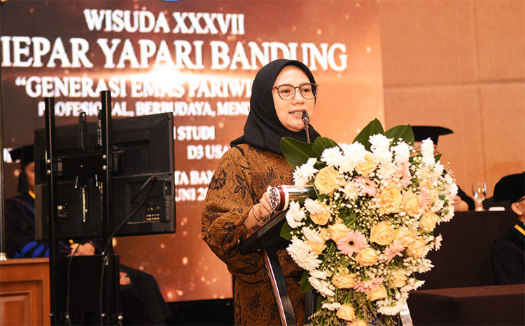 Sambutan Kepala LLDIKTI Wilayah IV, diwakili oleh Dr. Yeni Rospiani, S.S., M.M., selaku Ketua Tim Kerja Penelitian, Pengabdian, Pembelajaran dan Kemahasiswaan