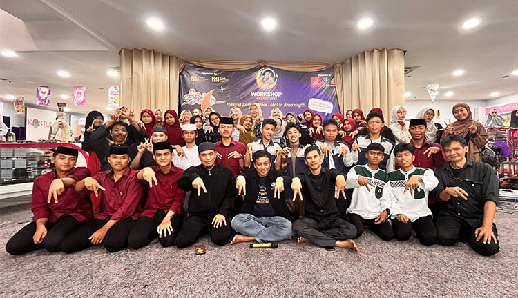 Foto bersama peserta Workshop Nasyid Cimahi 2025