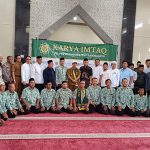Foto bersama calon jama'ah umroh PT karya imtaq bersama bupati Tasikmalaya beserta PD persis dan otonom