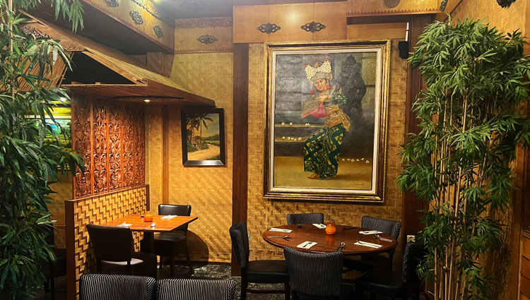 Suasana di salah satu sudut ruang Restaurant Batavia, Arnhem, Belanda - (Sumber: https://batavia-restaurant.nl)