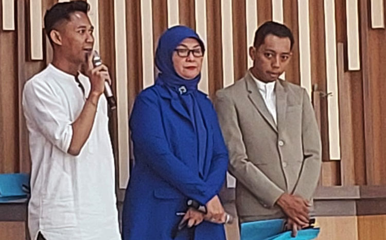 Juri "Lomba Make Up Panggung" (dari kiri ke kanan): Bibin Sobirin, S.Sn., Hj. Ellien Herlyna, dan Fauzi Rahadian - (Sumber: Arie/BJN)