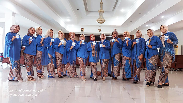 Foto bersama Pengurus Tiara Kusuma DPC Kabupaten Bandung Barat - (Sumber: Arie/BJN)