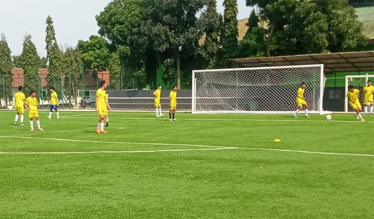 Para pemain KU-15 Cimahi United terus mengasah kemampuan jelang Piala Suratin PSSI Jawa Barat 2025 - (Sumber: (@cimahi_united)