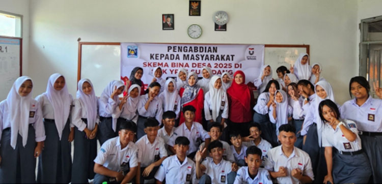 Siswa-siswi SMK YPPS, Sumedang berfoto bersama narasumber - (Sumber: BJN)