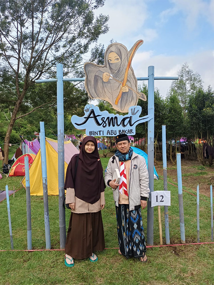 Ajengan Aef Cimahi, bersama istri