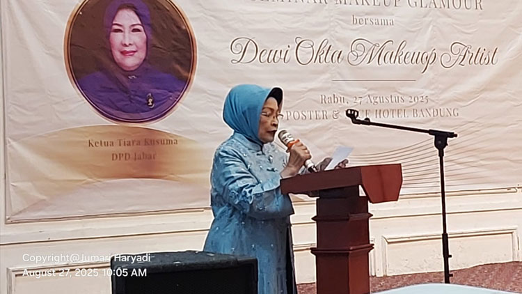 Ketua Tiara Kusuma DPD Jawa Barat, Hj. Sri Ateng Wahyudi saat menyampaikan kata sambutannya - (Sumber: Arie/BJN)