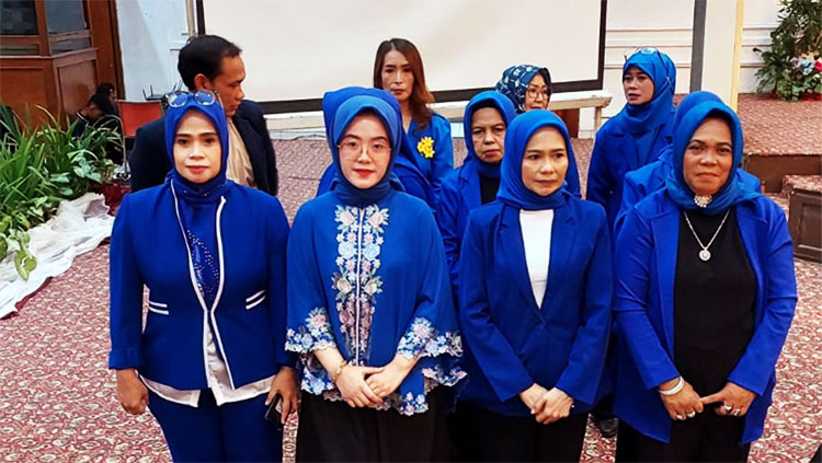 Para pengurus Tiara Kusuma dari DPC Kabupaten/Kota yang dilantik - (sumber: Arie/BJN) 